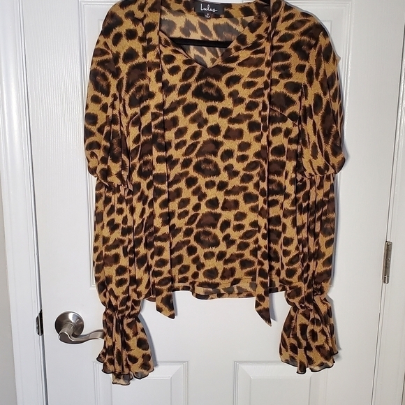 LEOPARD Print Bell Sleeve Top - Picture 2 of 9